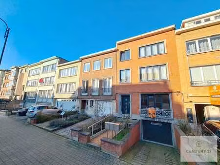 magnifique appartement au rez-de-chaussée avec grand jardin