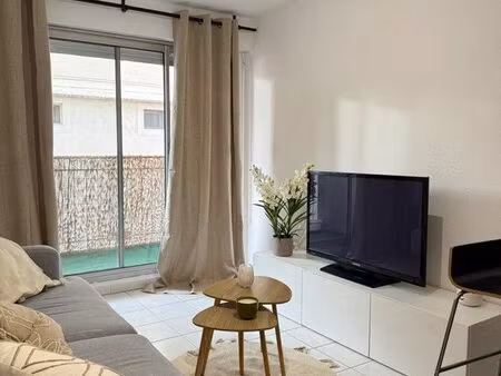 magnifique t2 situé sur quai de bosc à sete