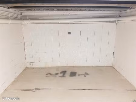 box / garde-meubles de 10 m2