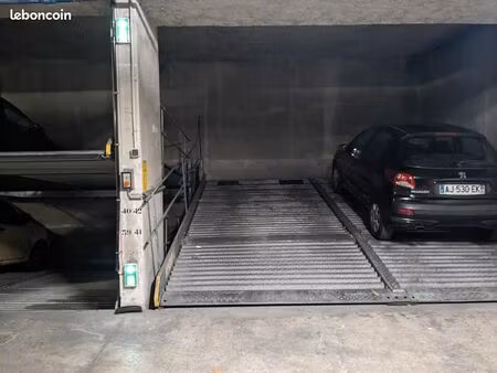 place de parking proche la part dieu