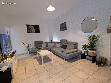 t2 72 11 m²  1 séjour  1 chambre  1 cave  un parking