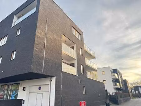 app. 2 chambres avec terrasse et parking - uccle