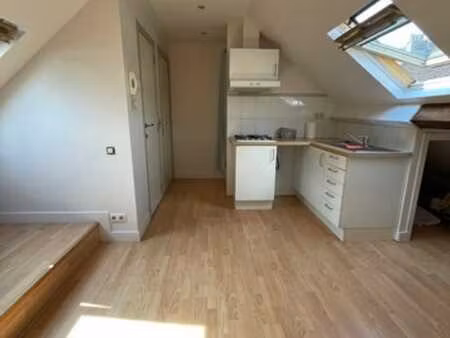 beau studio meuble dans belle maison bruxelloise !