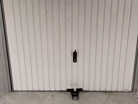 garage 15 m2 dans sous sol securise
