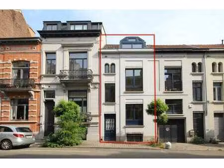 ixelles/bascule : maison bruxelloise + jardin