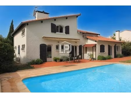 rare maison familiale individuelle – t7 de 197 m² sur une parcelle de 631 m² avec piscine 