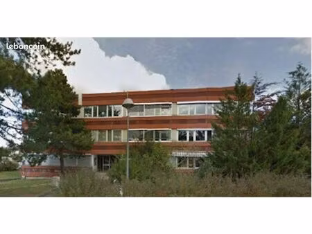 local 42 m2 avec places de parking caluire- et-cuire