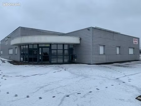 bâtiment commercial oasis pusey