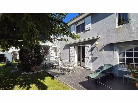 a vendre  saint-pé-de-bigorre  maison de 192 m² habitables sur une parcelle de 565 m²