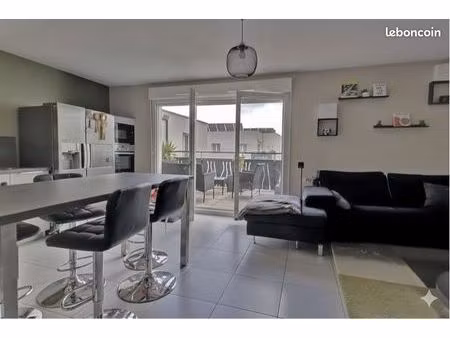 t3 vaulx en velin village + garage