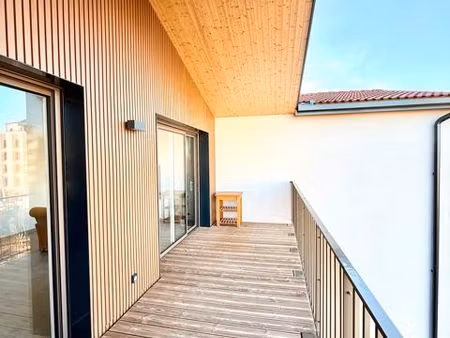 t2 d’exception en attique avec deux terrasses centre de décines