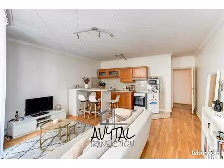 lyon 2e pl. des jacobins: t3 en parfait etat rempli de charme