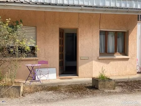 f 1 meublé bord campus