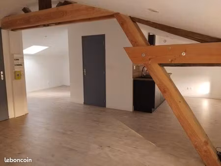 à louer t1 bis au centre ville de montbron