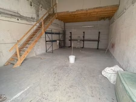 local d’activité-stockage 84 m2. zi paluds aubagne