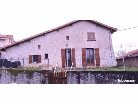 maison près de chabanais a la campagne