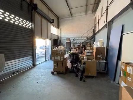 local 180m2 pour entrepôt  atelier. zi paluds aubagne