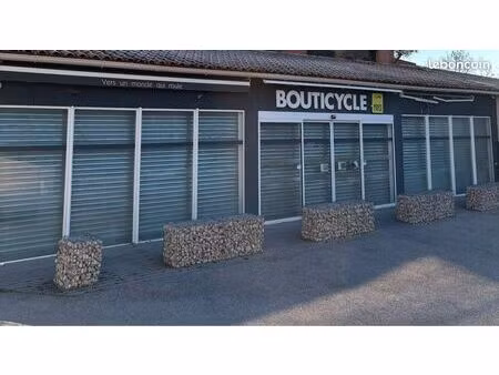 local commercial 340m² - plain-pied - vitrine 18m -