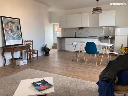 grande maison refaite à neuf avec terrasse  jardinet et garage