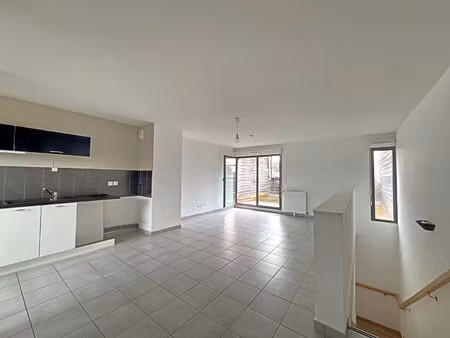 appartement t3 avec terrasse et places de parking - cornebarrieu