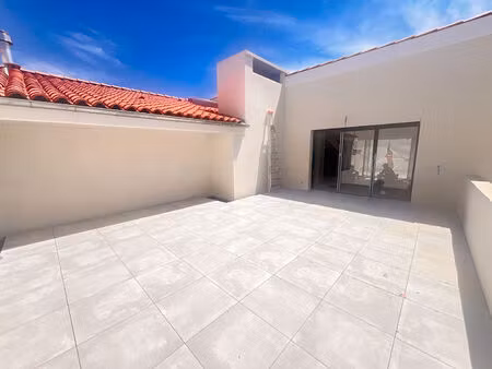 dernier étage et grande terrasse