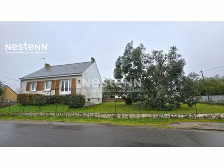 maison semi-enterrée d'environ 113m² avec jardin proche du bourg de saint malo de guersac