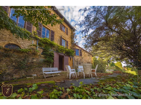 propriété en pierres au coeur du village  authenticité et ch