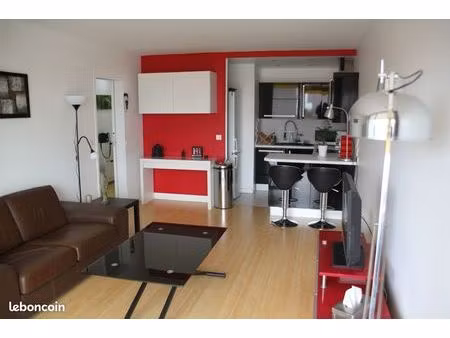 t2 47m² meublé lumineux balcon vue dégagée sur jardin exposé sud ouest bien équipé proche 