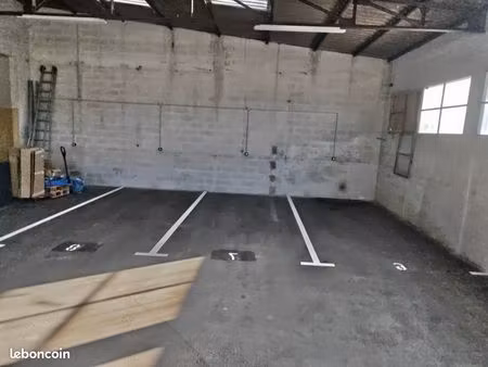 place de stationnement dans garage