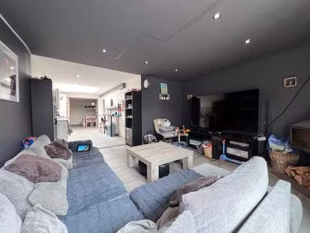 habitation très bien située avec possibilité de construir...