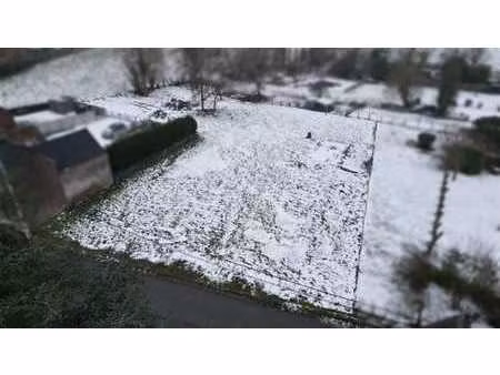 beau terrain à bâtir de 22a 02 ca dans un agréable quartier