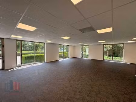 149 m² instapklare kantoren in het moderne latem business...