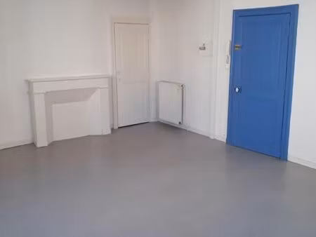 location appartement 1 pièce 25 m² à la roche-sur-yon (85000)