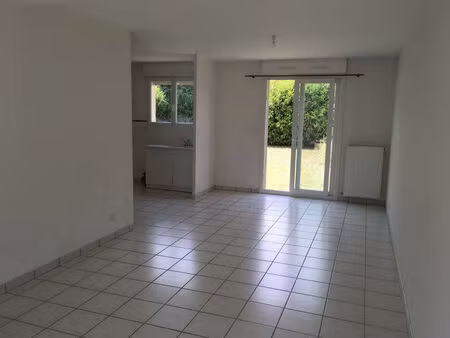 location maison 4 pièces 81 m² à biard (86580)