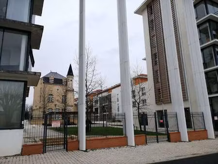 location garage box et parking à la roche-sur-yon centre ville (85000) : à louer / la roch