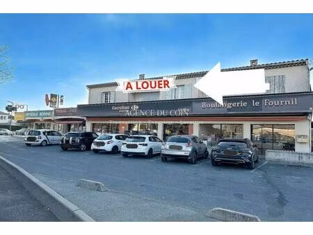 location bureau 77 m² à le muy (83490)