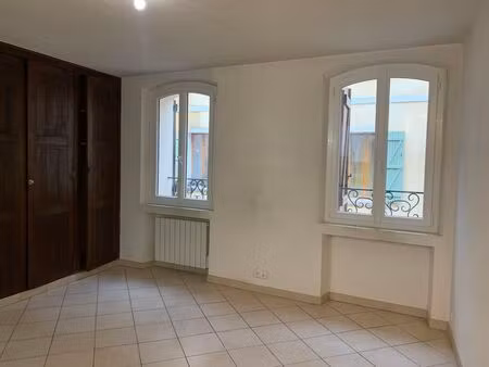 location appartement 2 pièces 43 m² à solliès-pont (83210)