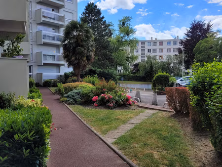 un grand studio a marly le roi