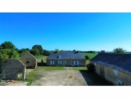 corps de ferme avec dépendances et terrain