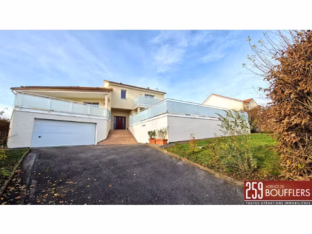 maison contemporaine avec piscine