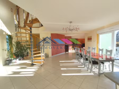 maison récente avec terrasse et grand terrain 1 35 ha. proch