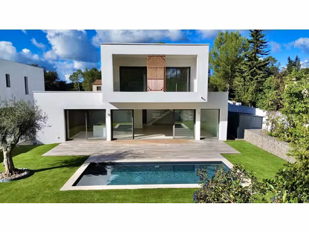 villa contemporaine 6 pieces 180m2 avec 702m2 de terrain et