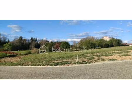 terrain de 1 043 m² à genebrieres