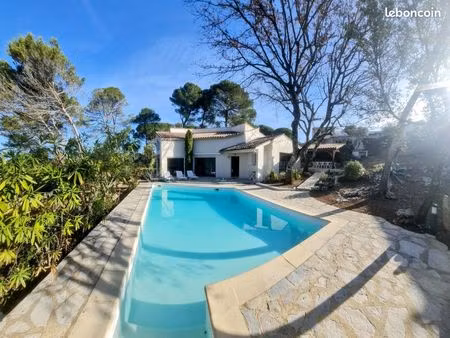 villa familiale avec piscine chauffée à aubais