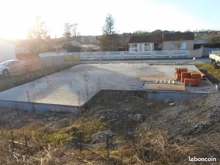 vends terrain avec dalle béton prêt à batir