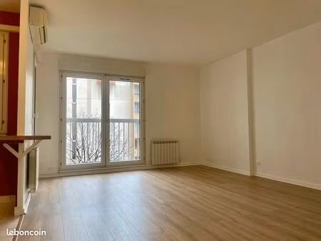 grand studio de 35m2 avec balcon  cave  dressing - lyon 6