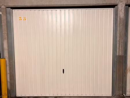 grand box aménagé de 15.24 m²