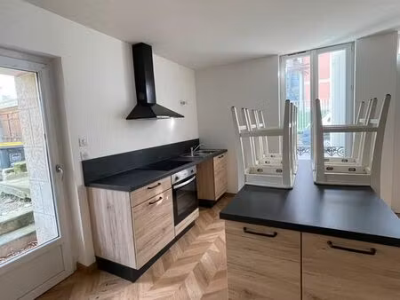 maison de ville 70m2 3 pièces avec cour