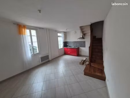 loue maison de ville t2 châteauneuf-sur-charente