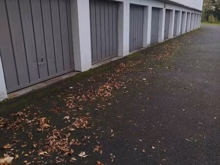 box garage fermé à louer
